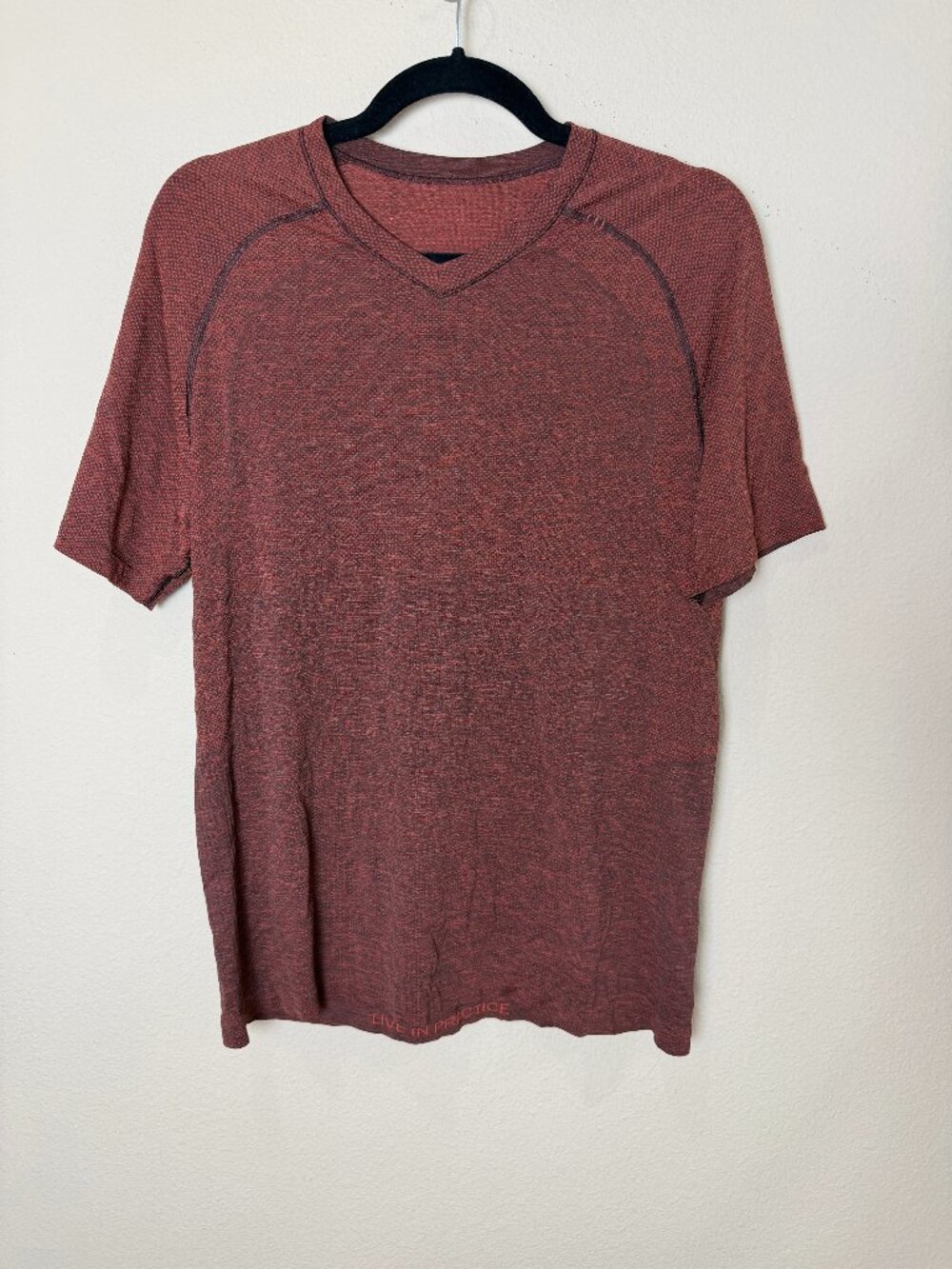 Lululemon Men's Metal Vent Tech Short Sleeve V Neck Tee T Shirt Size Medium